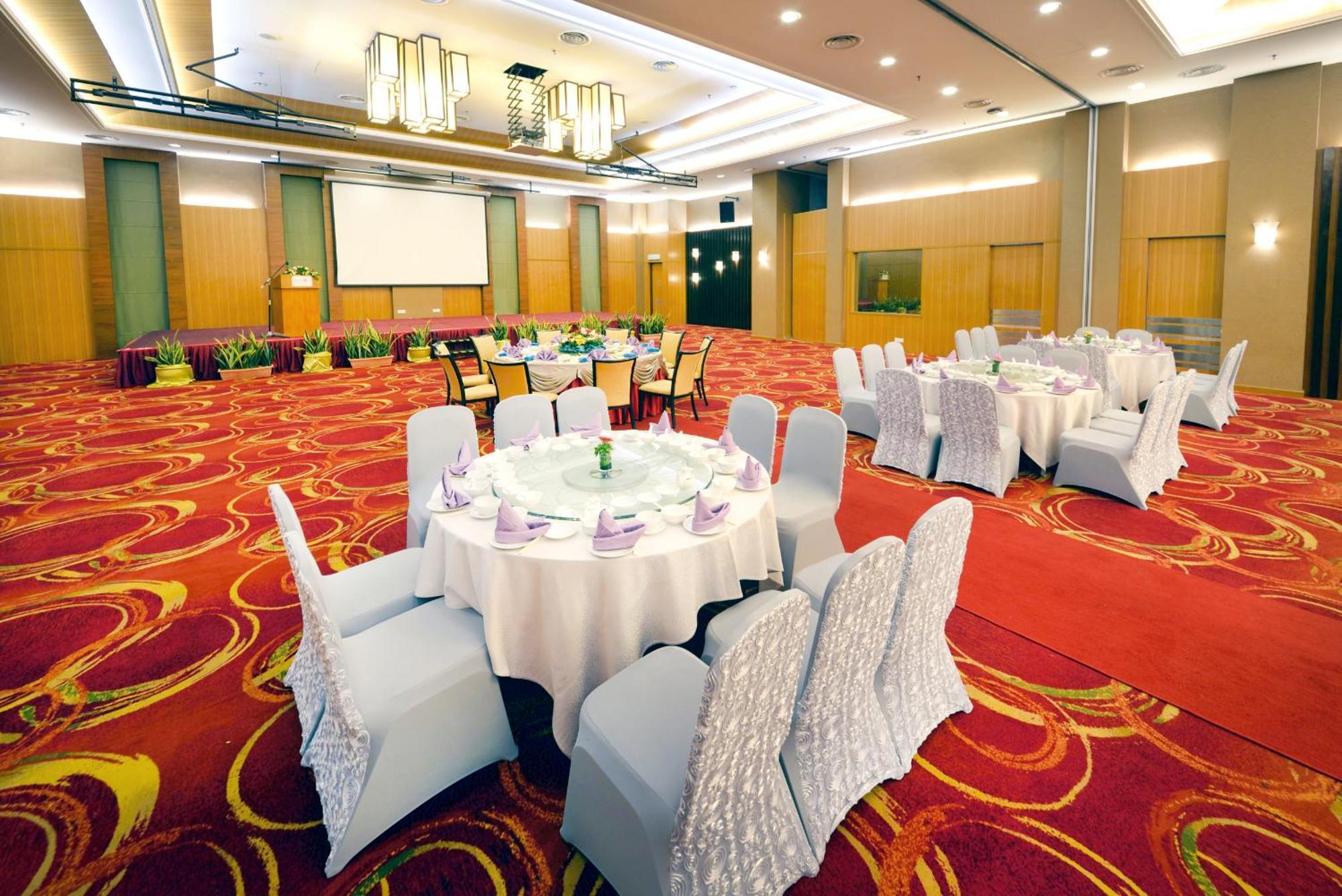 Grand Lexis Port Dickson Hotell Exteriör bild The ballroom of the hotel