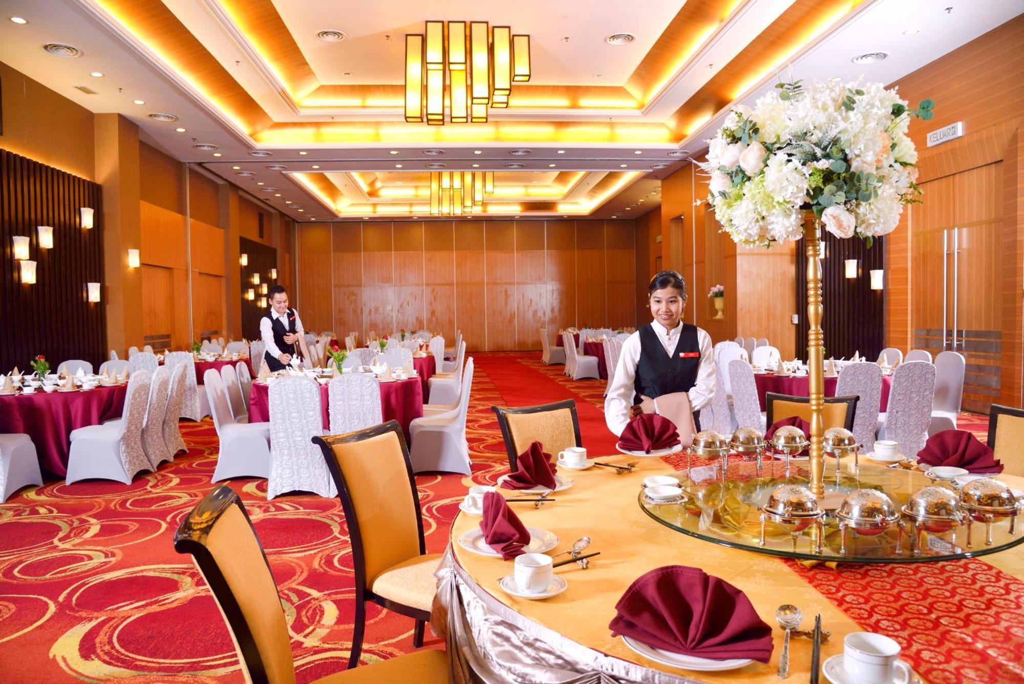 Grand Lexis Port Dickson Hotell Exteriör bild A banquet hall