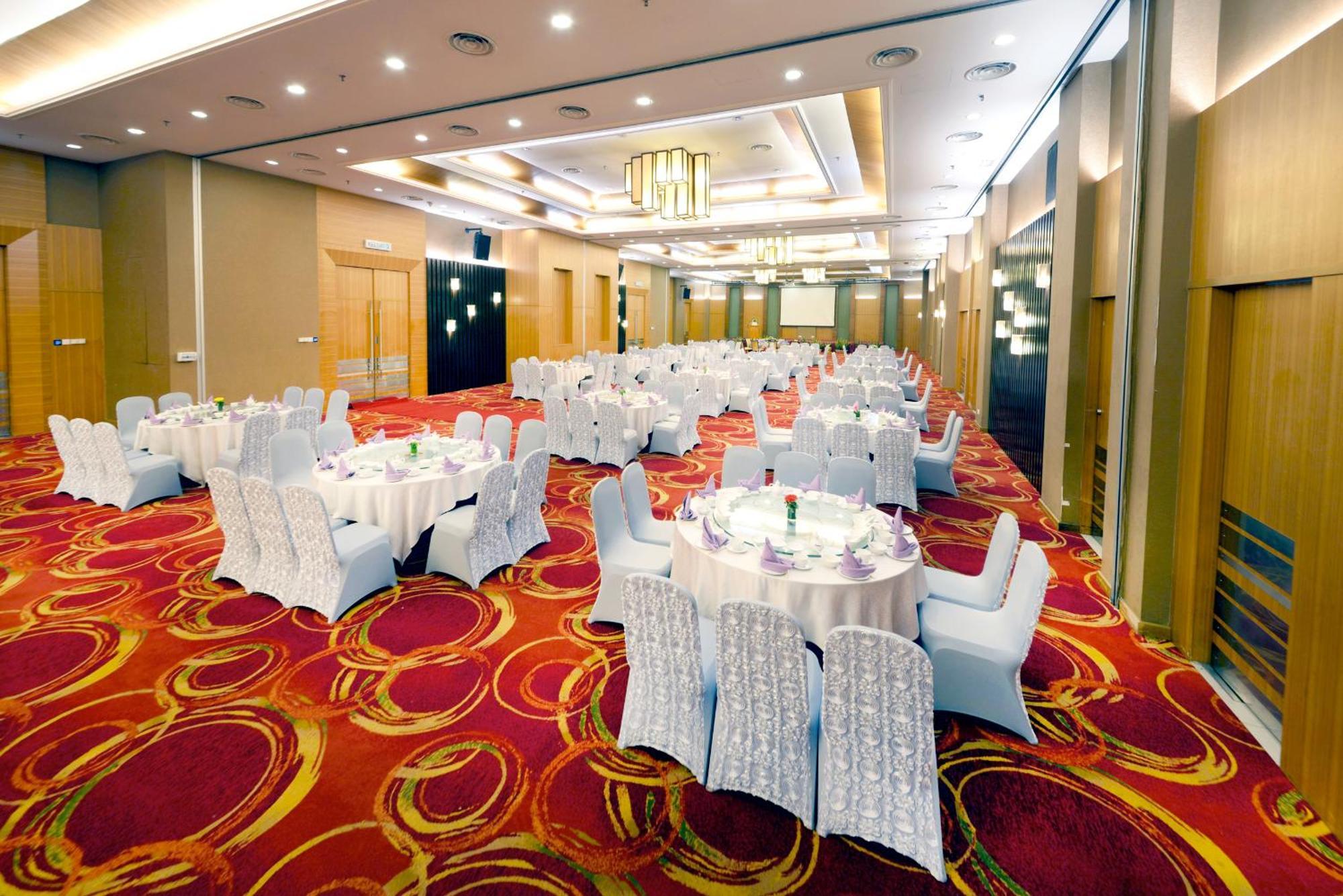Grand Lexis Port Dickson Hotell Exteriör bild The ballroom of the hotel