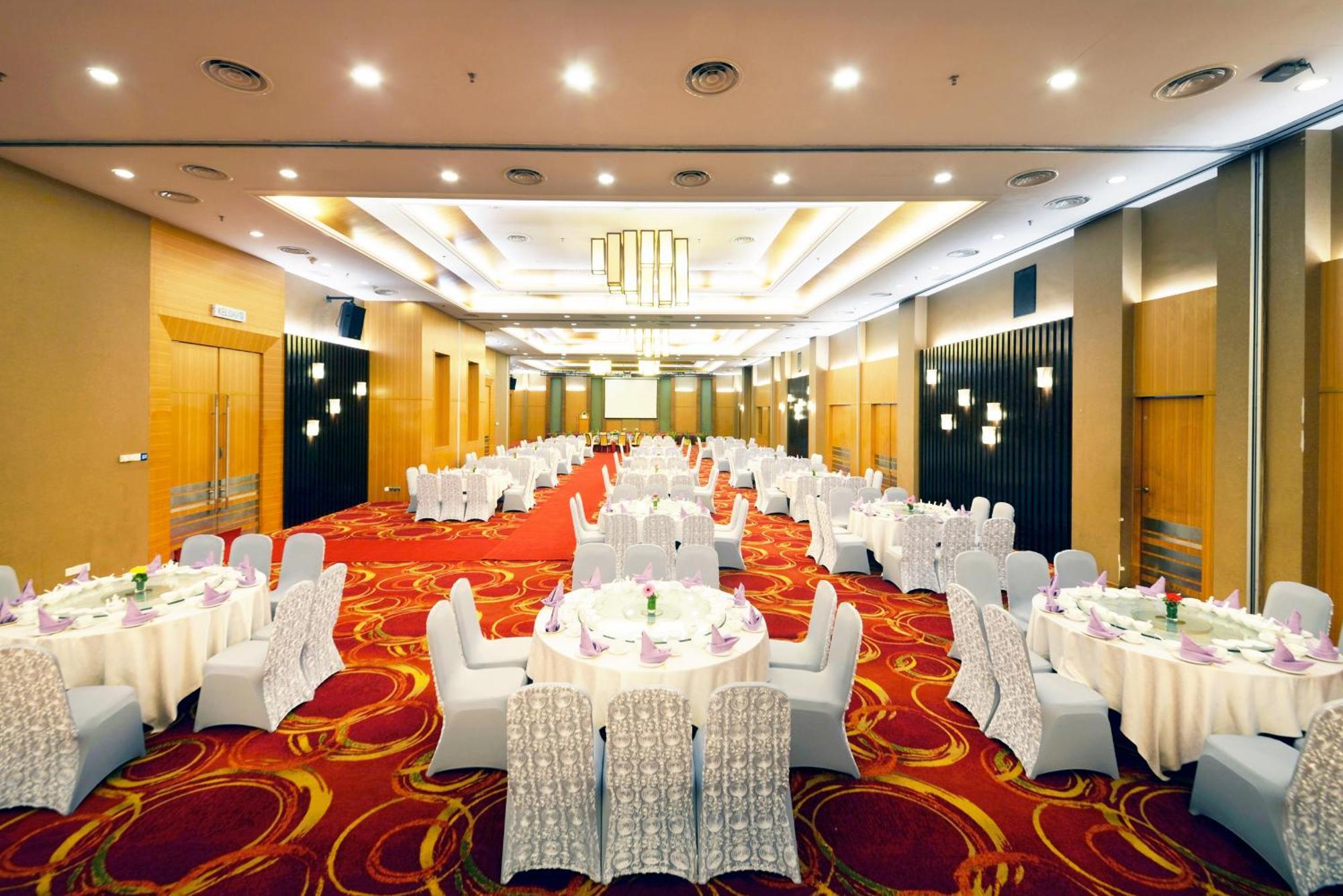 Grand Lexis Port Dickson Hotell Exteriör bild The ballroom