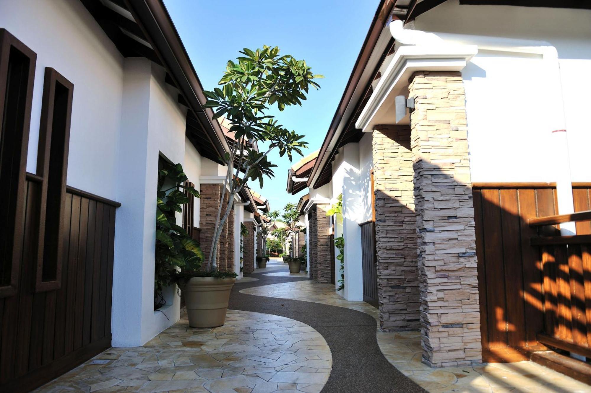Grand Lexis Port Dickson Hotell Exteriör bild The Village