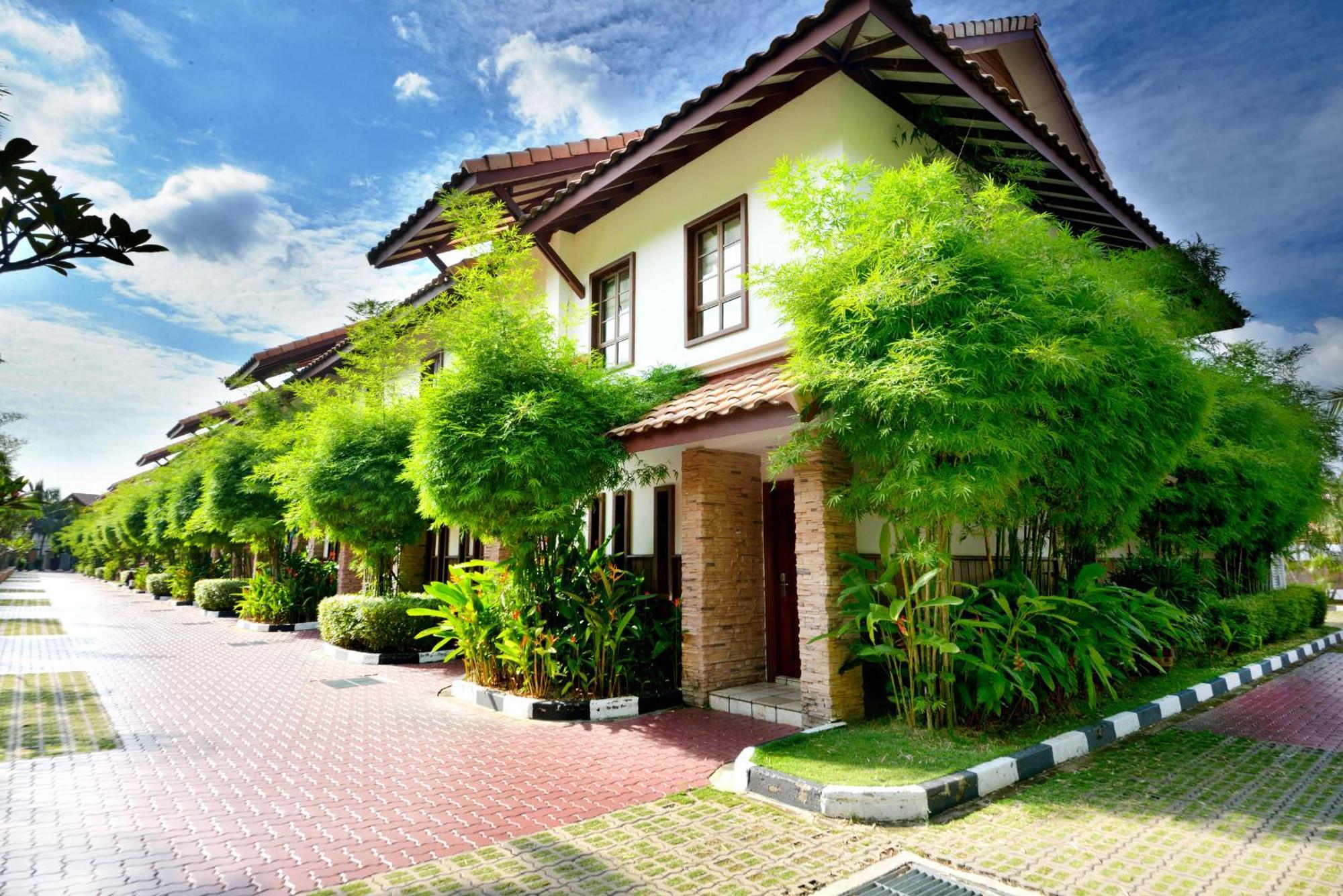 Grand Lexis Port Dickson Hotell Exteriör bild Residential area in Nilai