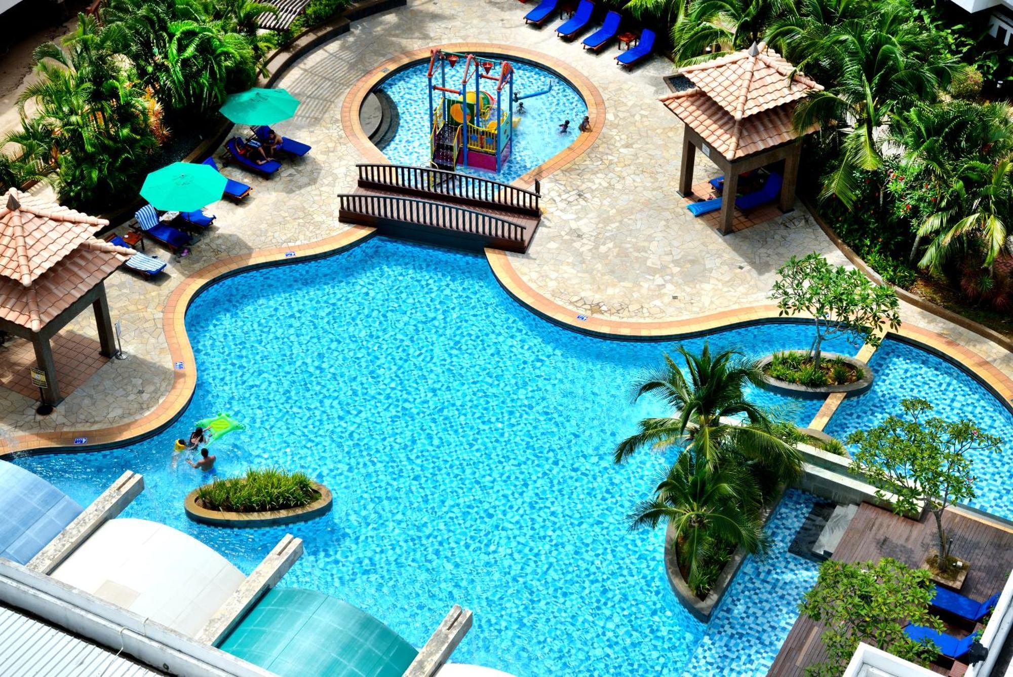 Grand Lexis Port Dickson Hotell Exteriör bild The swimming pool at the Royal Thai Police Club