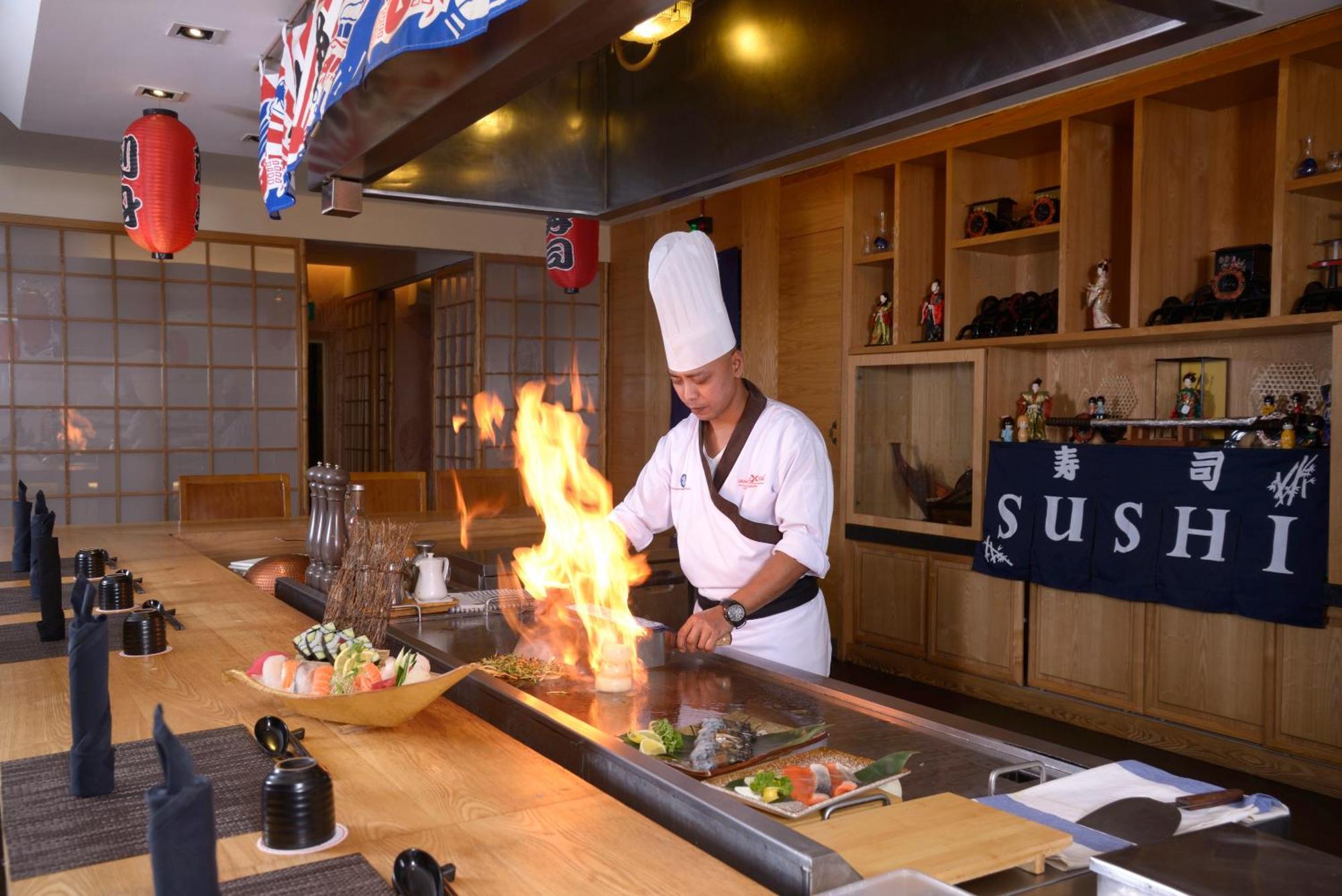 Grand Lexis Port Dickson Hotell Exteriör bild Teppanyaki cooking