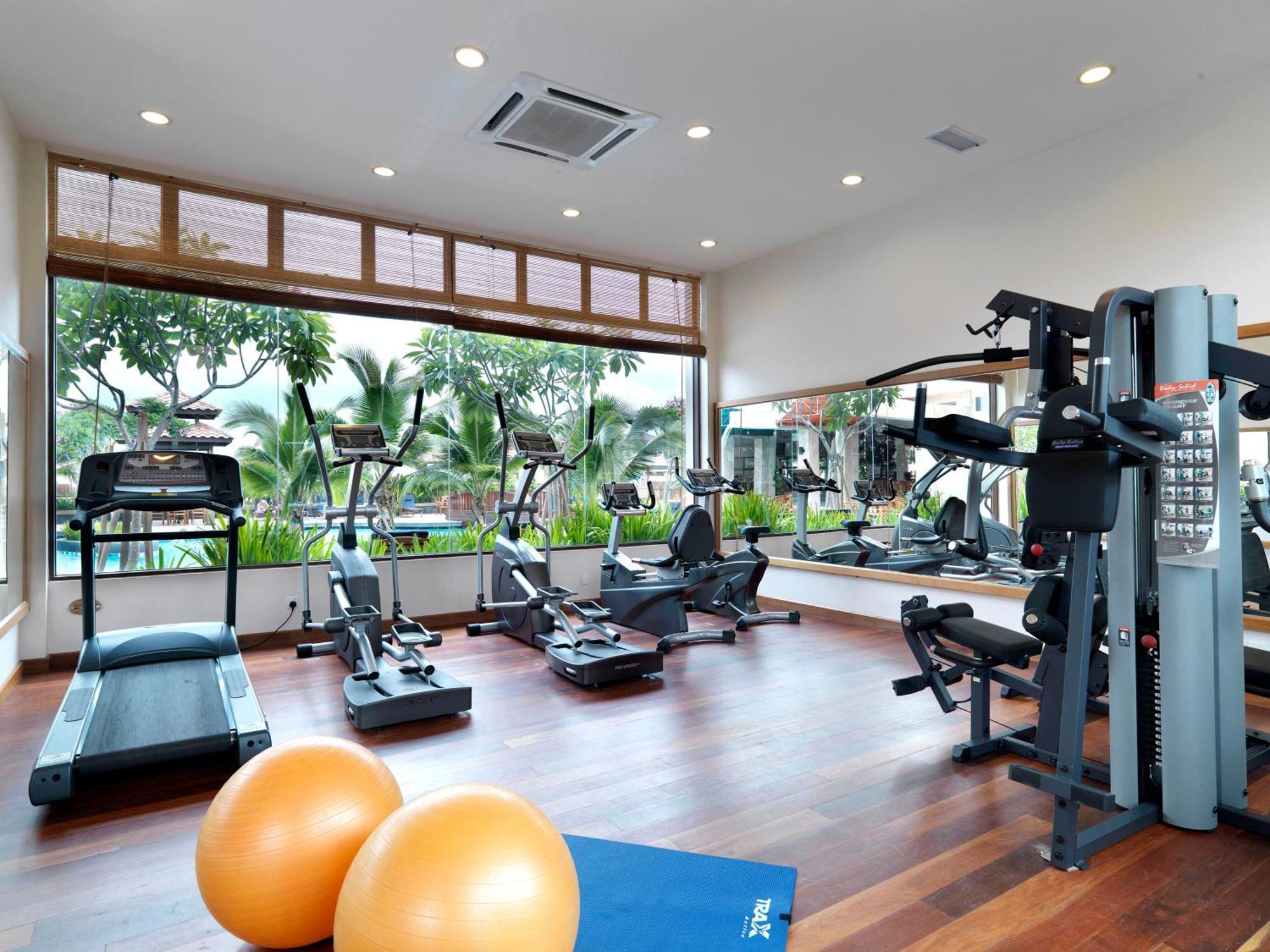 Grand Lexis Port Dickson Hotell Exteriör bild A gym in a hotel