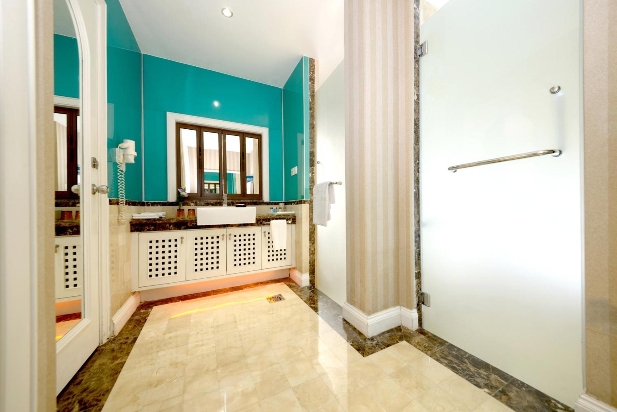 Grand Lexis Port Dickson Hotell Exteriör bild Bathroom