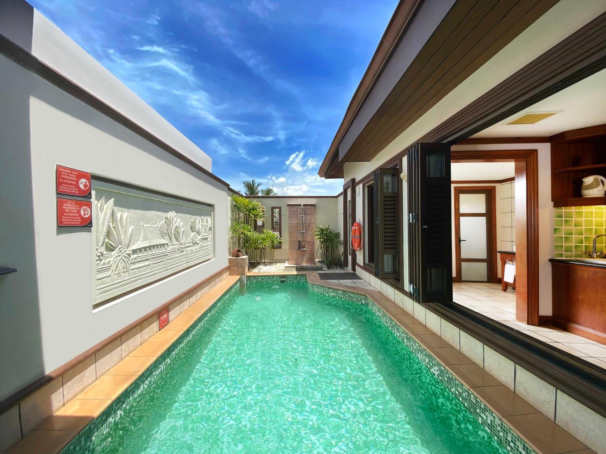 Grand Lexis Port Dickson Hotell Exteriör bild A pool villa at the resort
